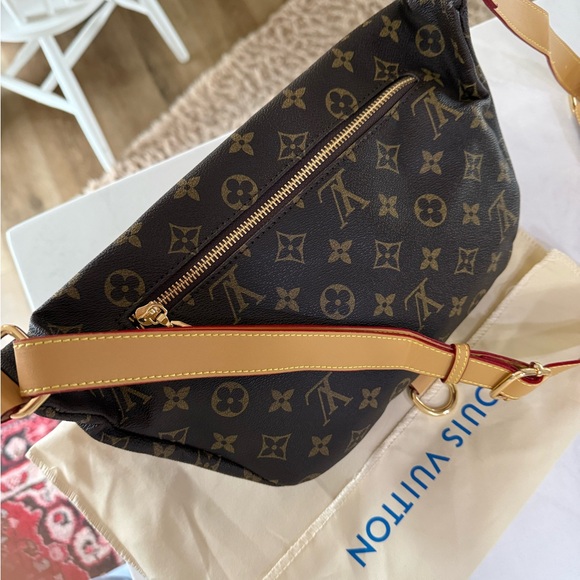 Designer inspired bumbag dark brown flower print with gold hardware - Picture 4 of 8